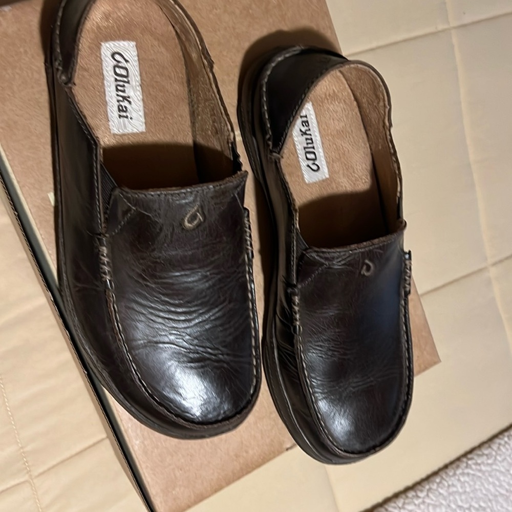 Moloā Olukai
Men’s Leather Slip On Shoes
(1334)

Dark Wood / Dark Java